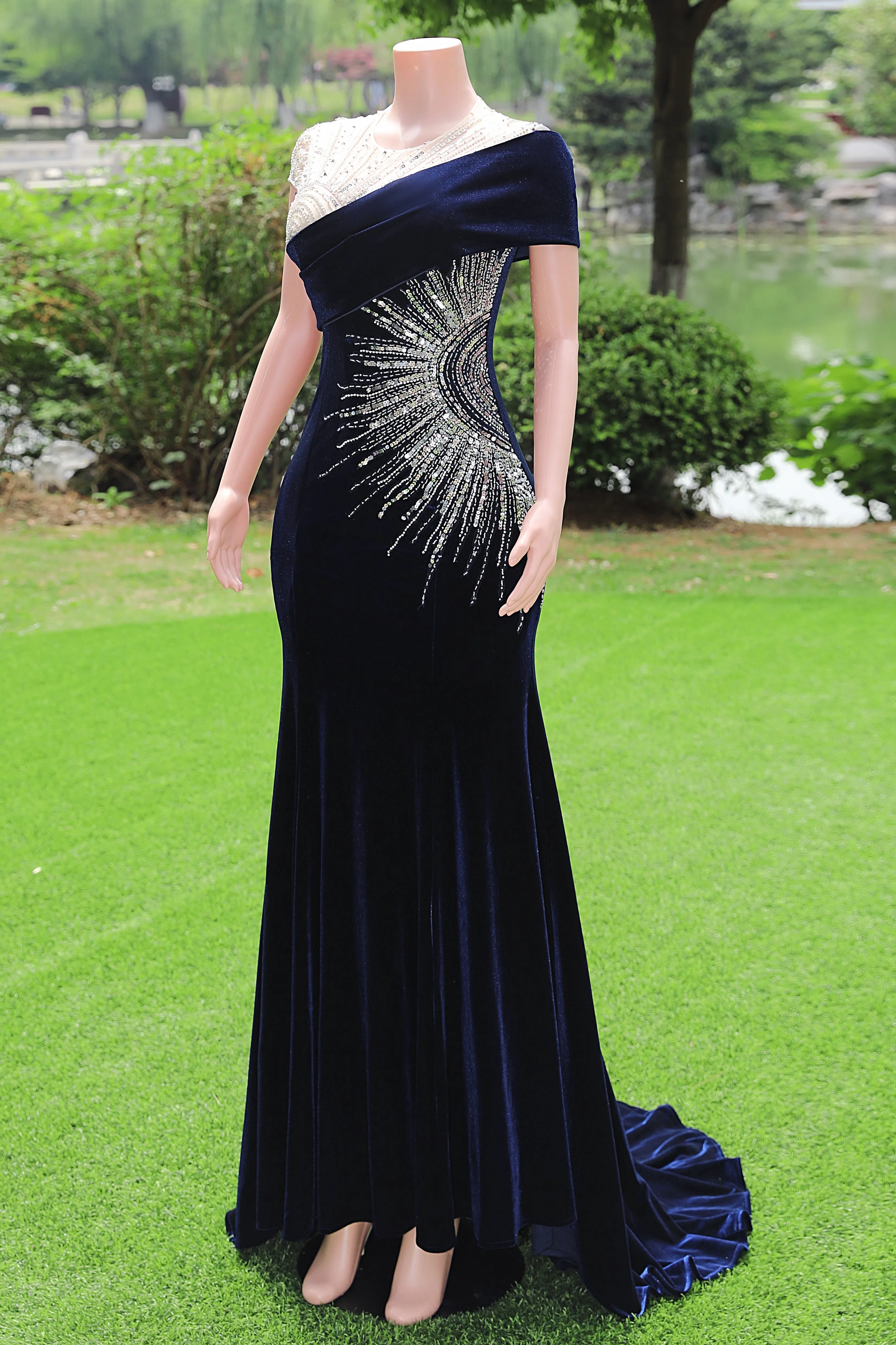 Navy Blue Prom Dresses Bodycon Velvet Long Formal Dresses with Embroidered Beadings